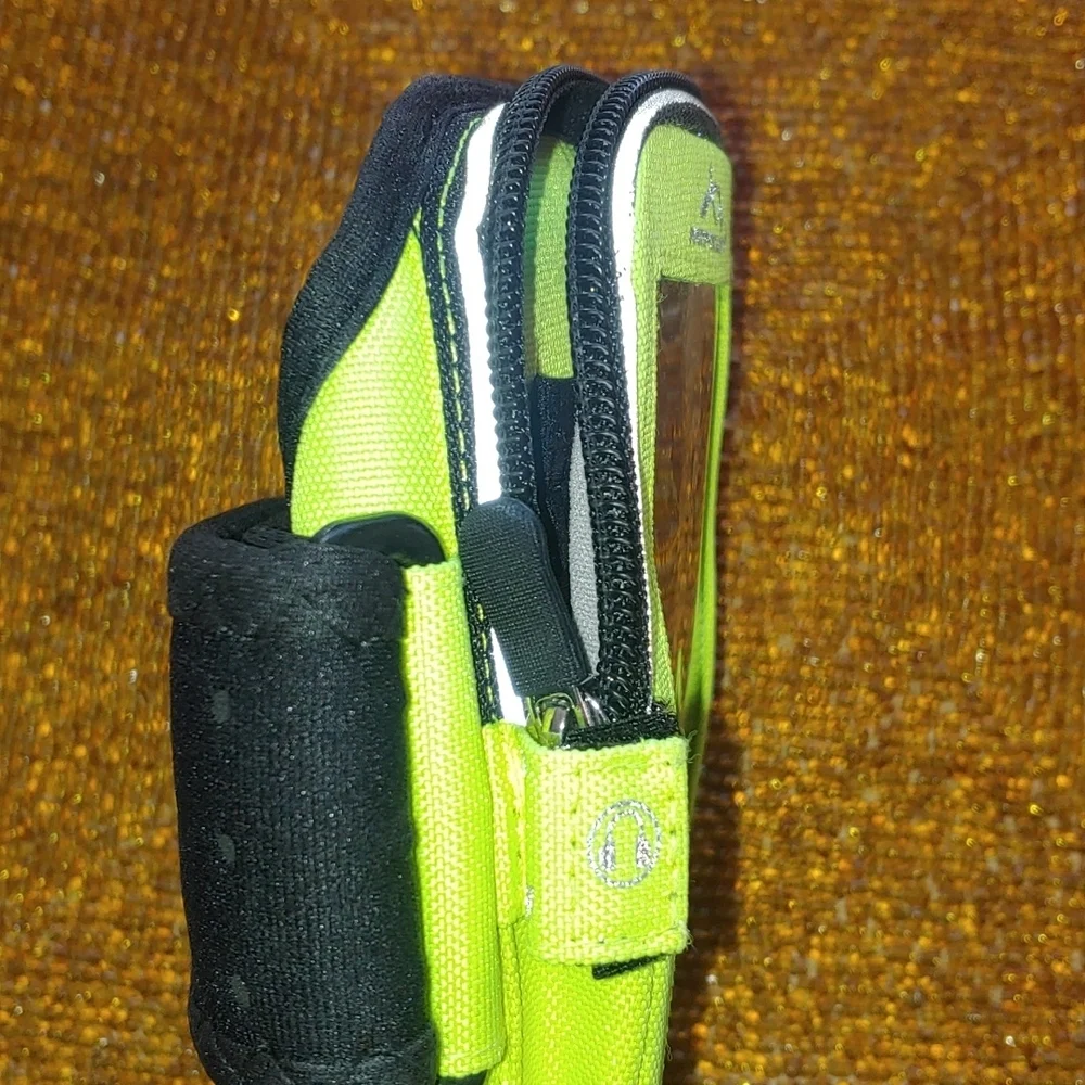 NWOT Armpocket Exercise Velcro Arm Band Cell Phone Holder